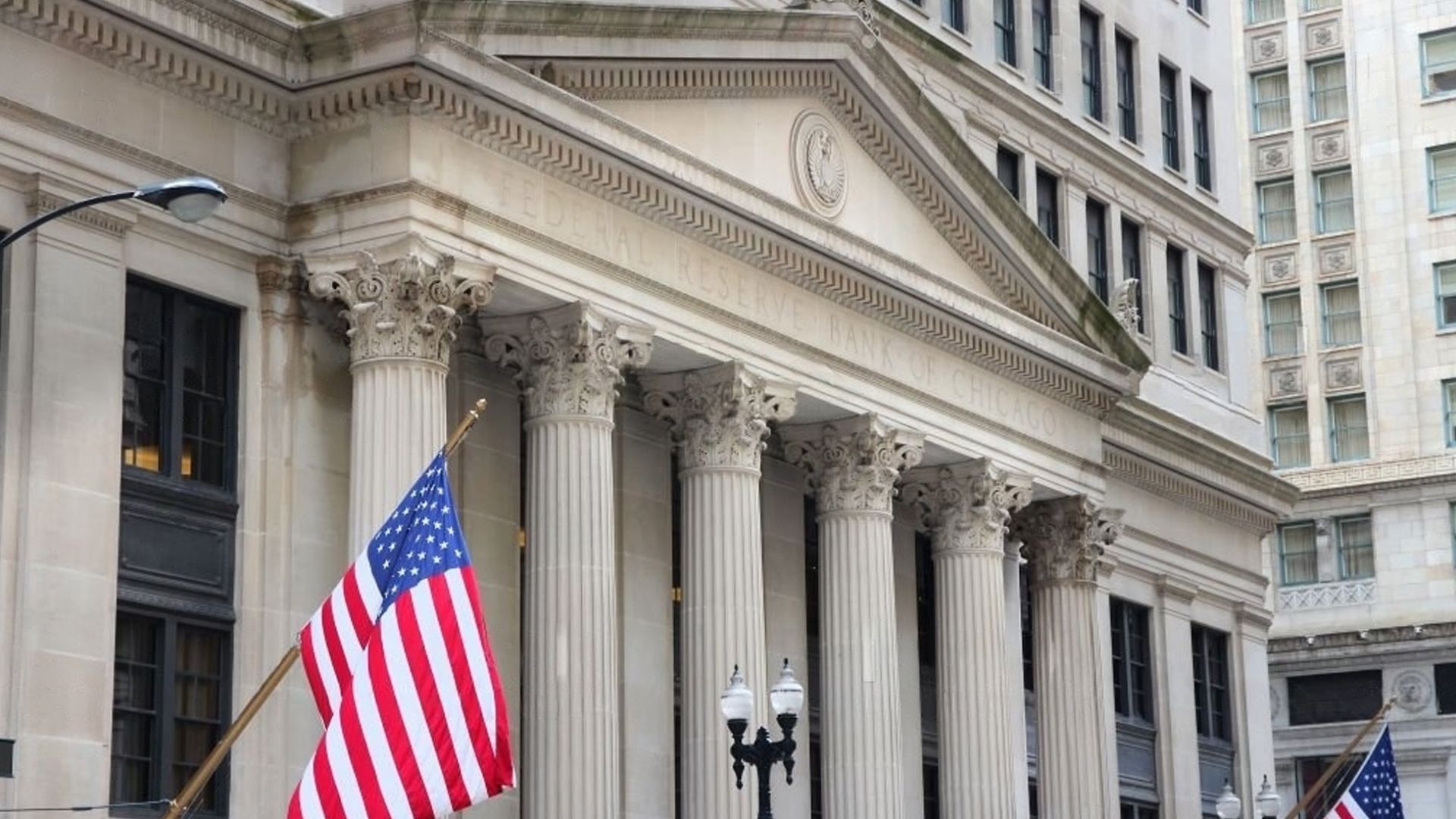 Podľa najnovšieho prieskumu hrozí krach viac ako 186 americkým bankám